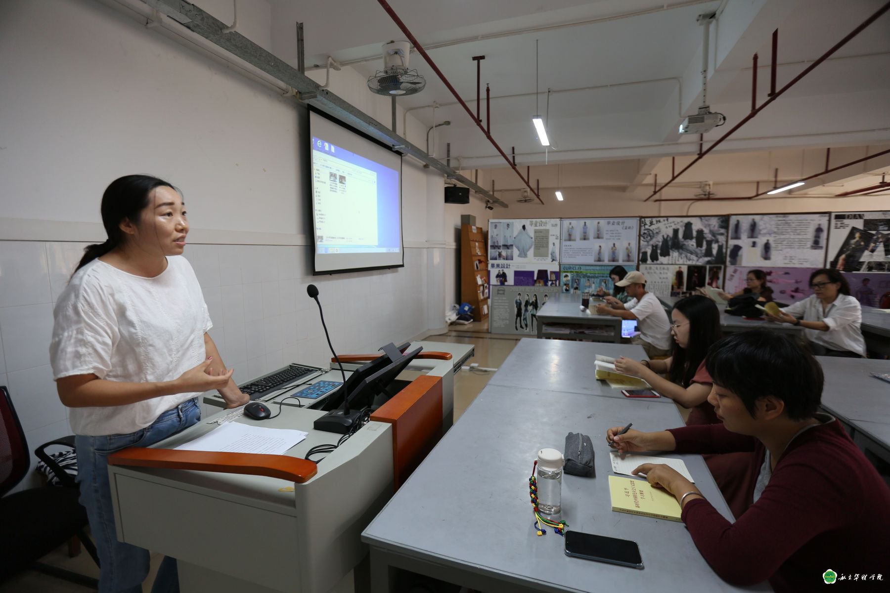 应用设计系“不忘初心，牢记使命”师德建设活动集体学习会议